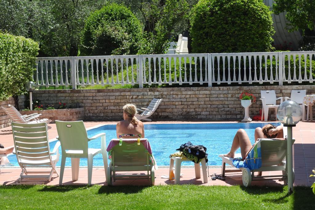 Villa Fiori Малчезине Екстериор снимка